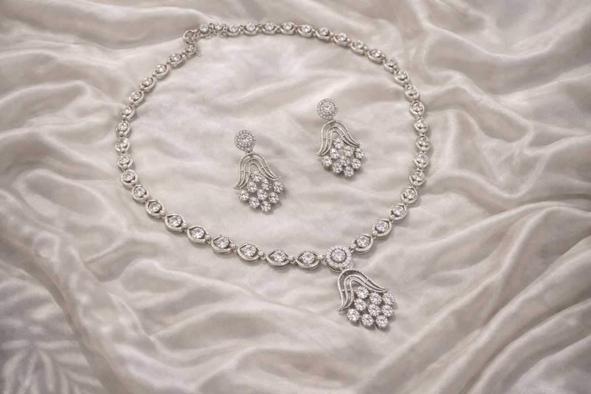 Where Grace Meets Glamour – The Perfect Crystal Necklace Set for Every Celebration