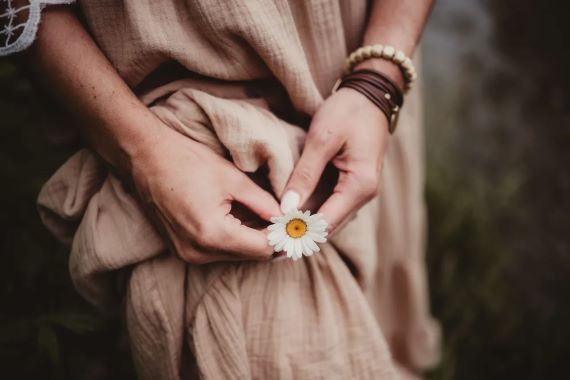 Styling the Elegant Silver Daisy-Cut Bracelet