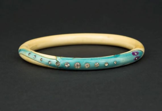 Trending Raindrop Bangles