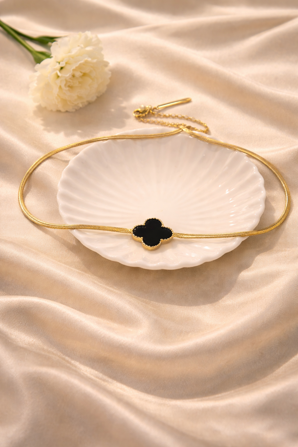 Elegant Gold Chain Pendant with Black Clover Motif – Minimalist Party Wear Necklace