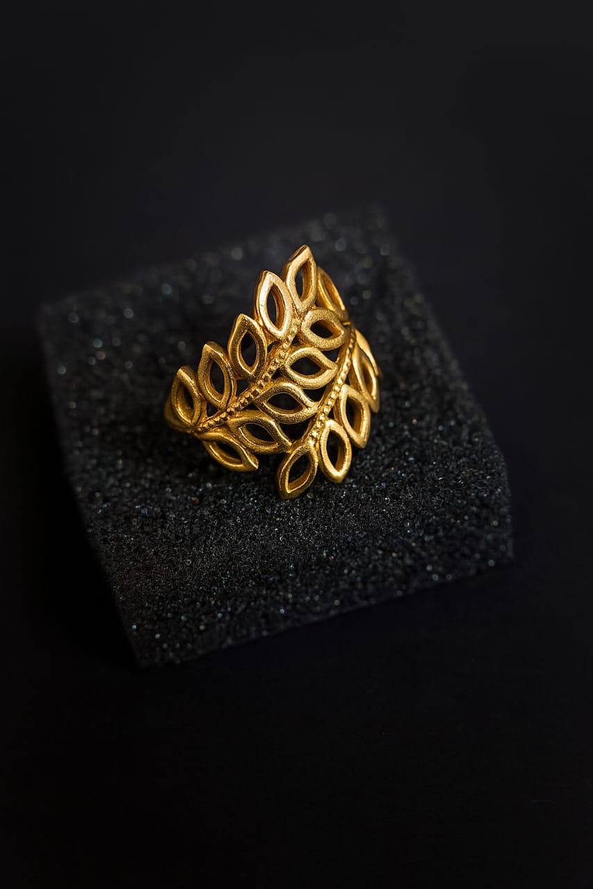 Elegant Gold Leaf Design Ring – Stylish Handmade Statement Jewelry for Women