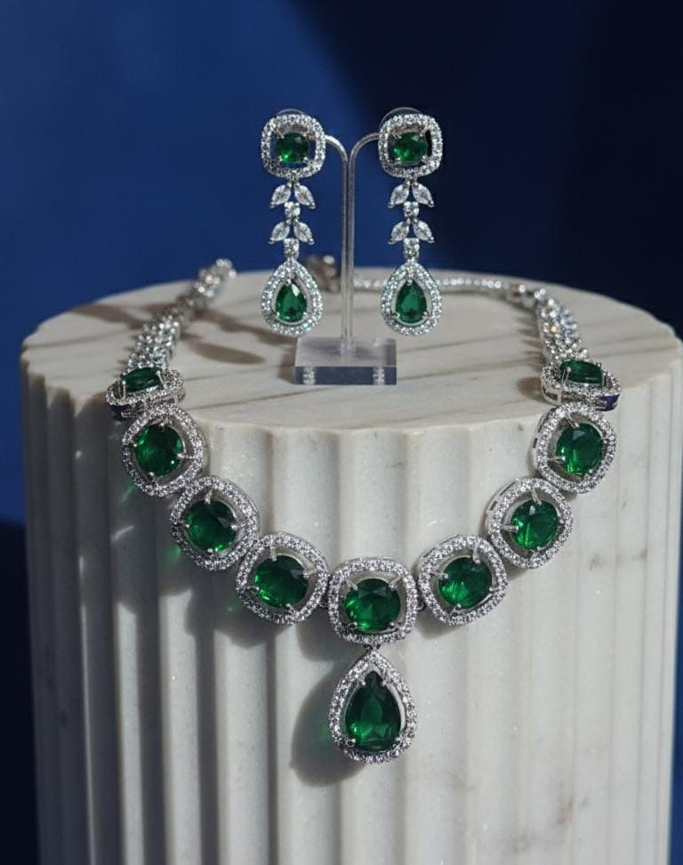 Emerald Green Halo Necklace Set | PEARLOS