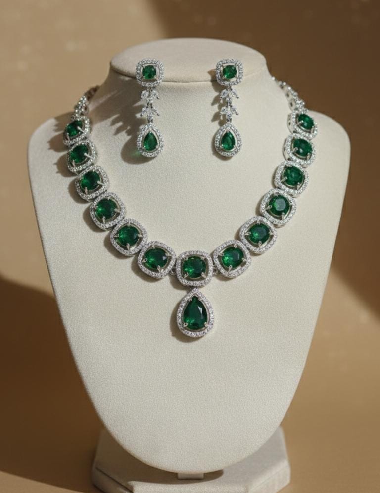 Emerald Green Halo Necklace Set | PEARLOS