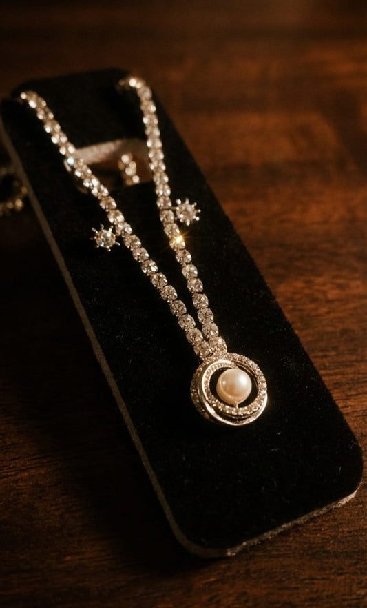 Elegant Pearl & Crystal Pendant Necklace | PEARLO’S