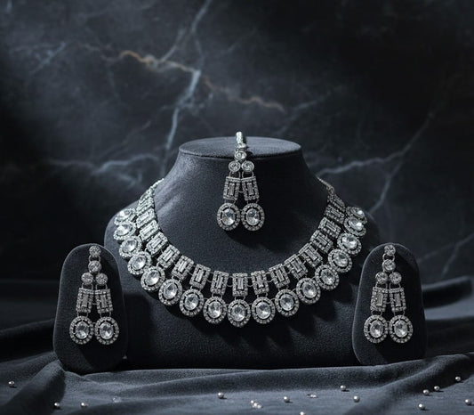 Modern Radiance: Diamond-Look Choker & Earring Set